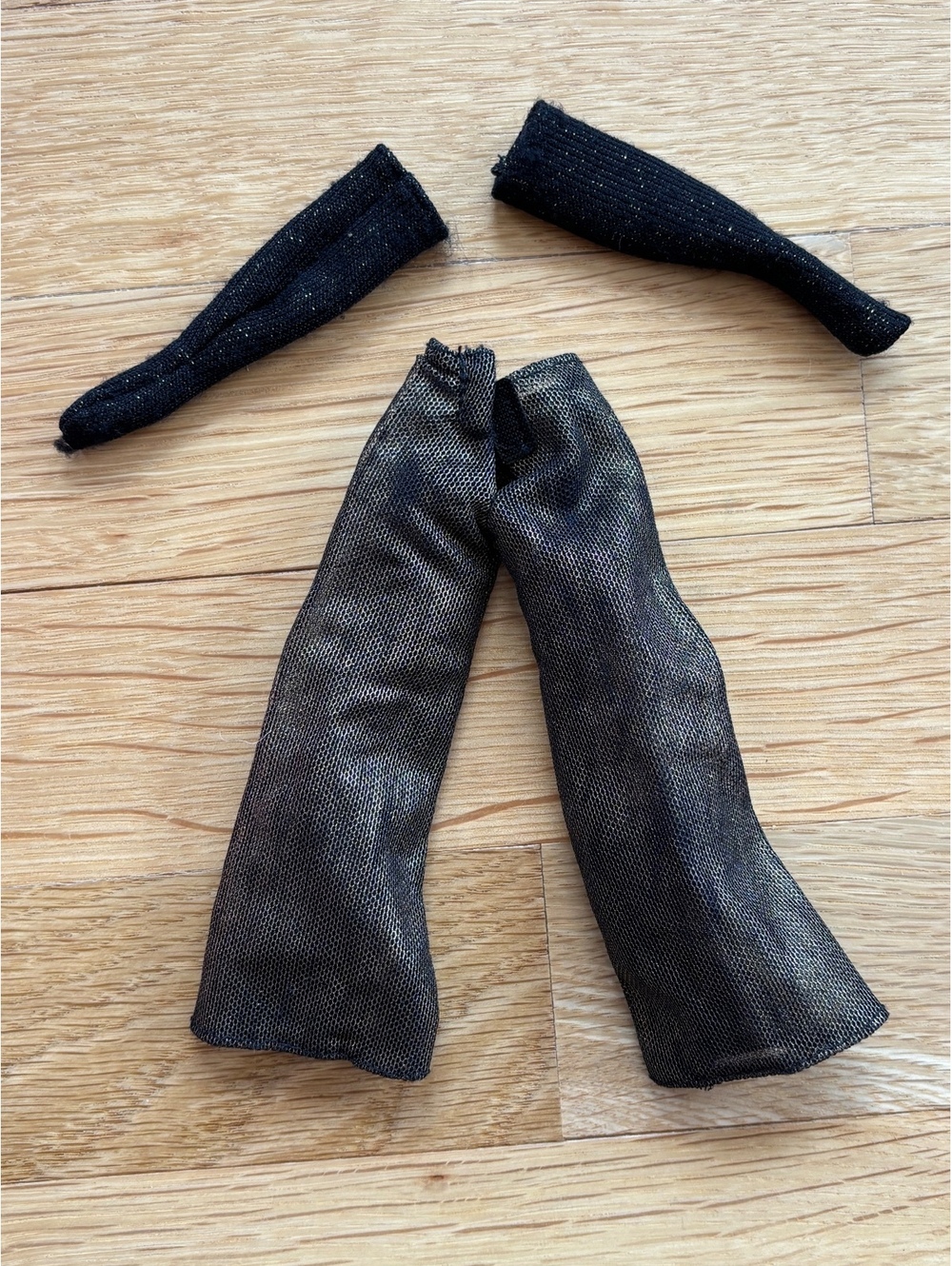 MGA Entertainment LOL Surprise OMG Royal Bee Fashion gold black pants & socks